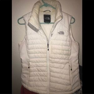 White North Face Vest✨
